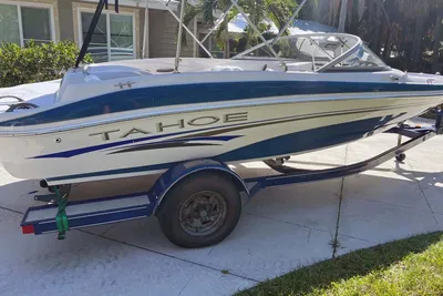 2005 Tahoe T18 Ski Boat