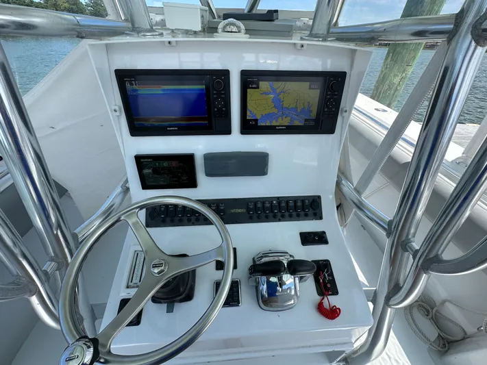 Hit-n-run Yacht Photos Pics 