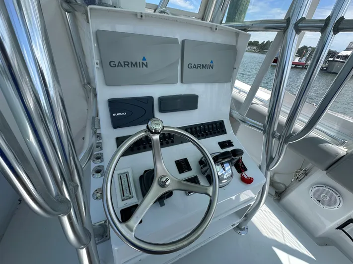 Hit-n-run Yacht Photos Pics 