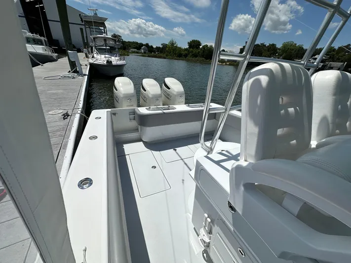 Hit-n-run Yacht Photos Pics 