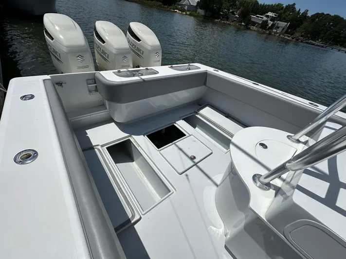 Hit-n-run Yacht Photos Pics 