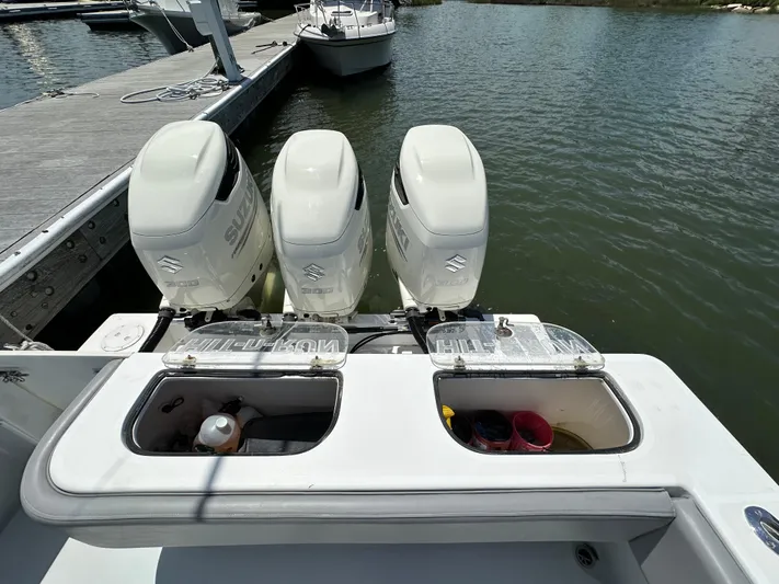 Hit-n-run Yacht Photos Pics 