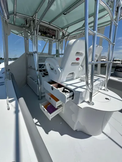 Hit-n-run Yacht Photos Pics 