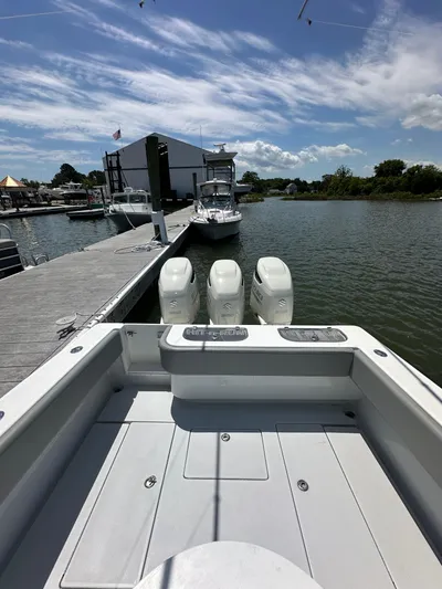 Hit-n-run Yacht Photos Pics 