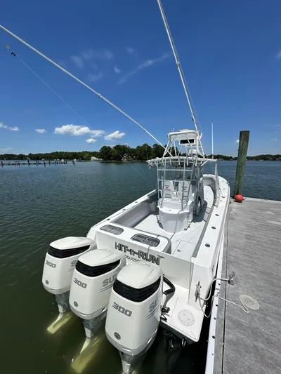 Hit-n-run Yacht Photos Pics 