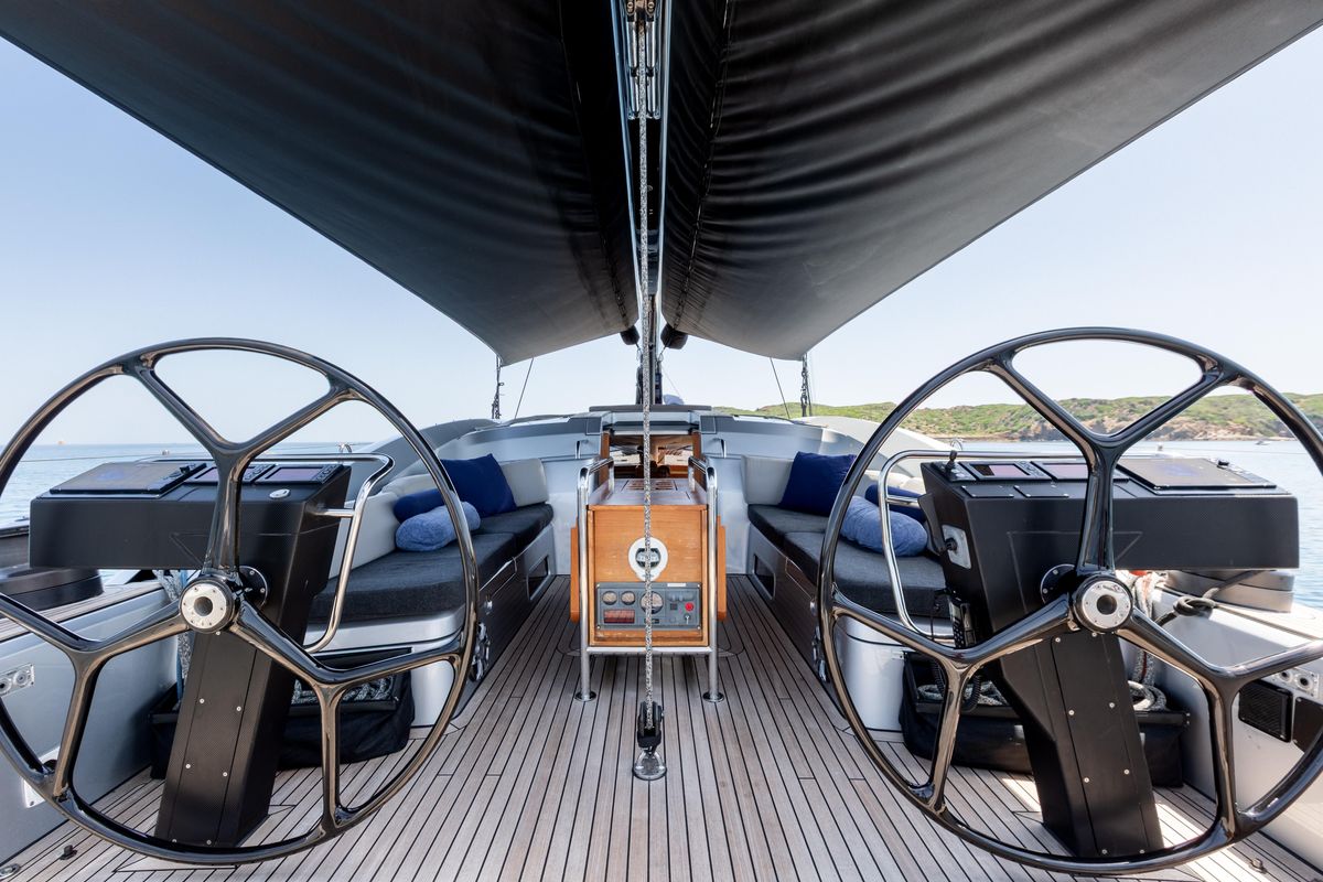 2009 Shipman 72 
