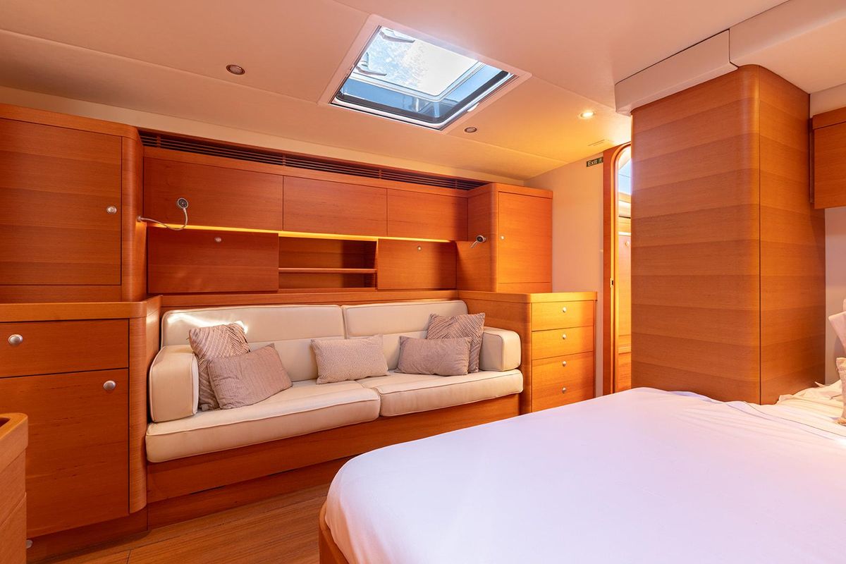 2009 Shipman 72 