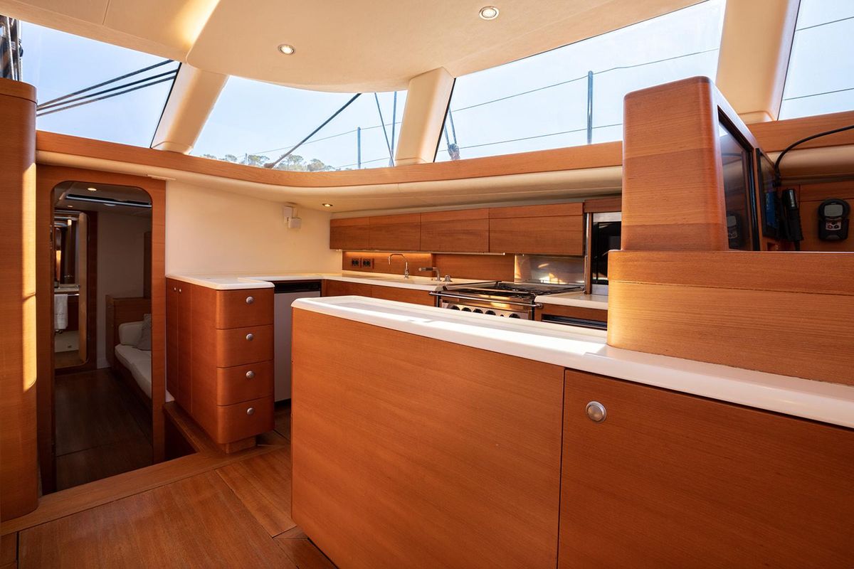 2009 Shipman 72 