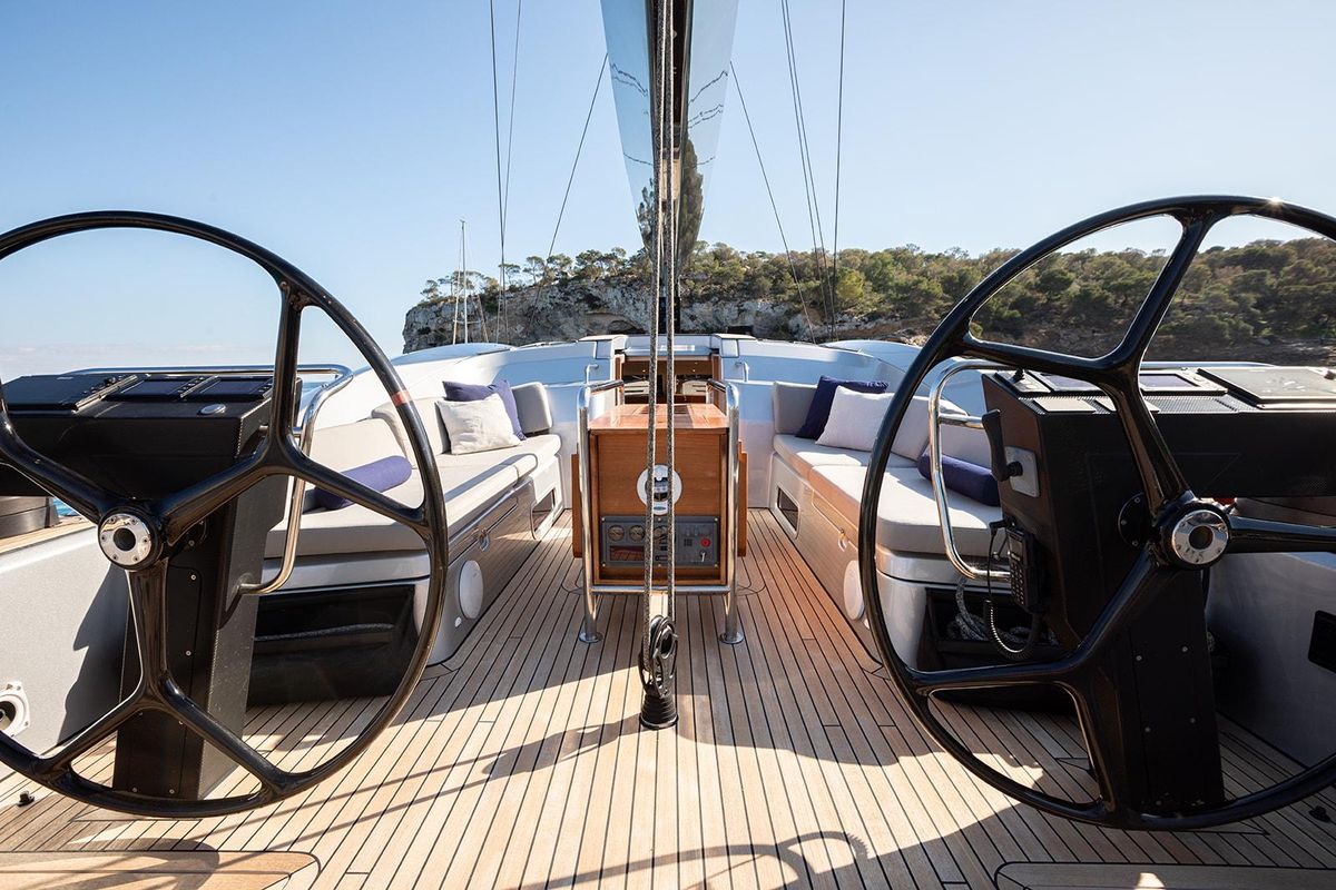 2009 Shipman 72 
