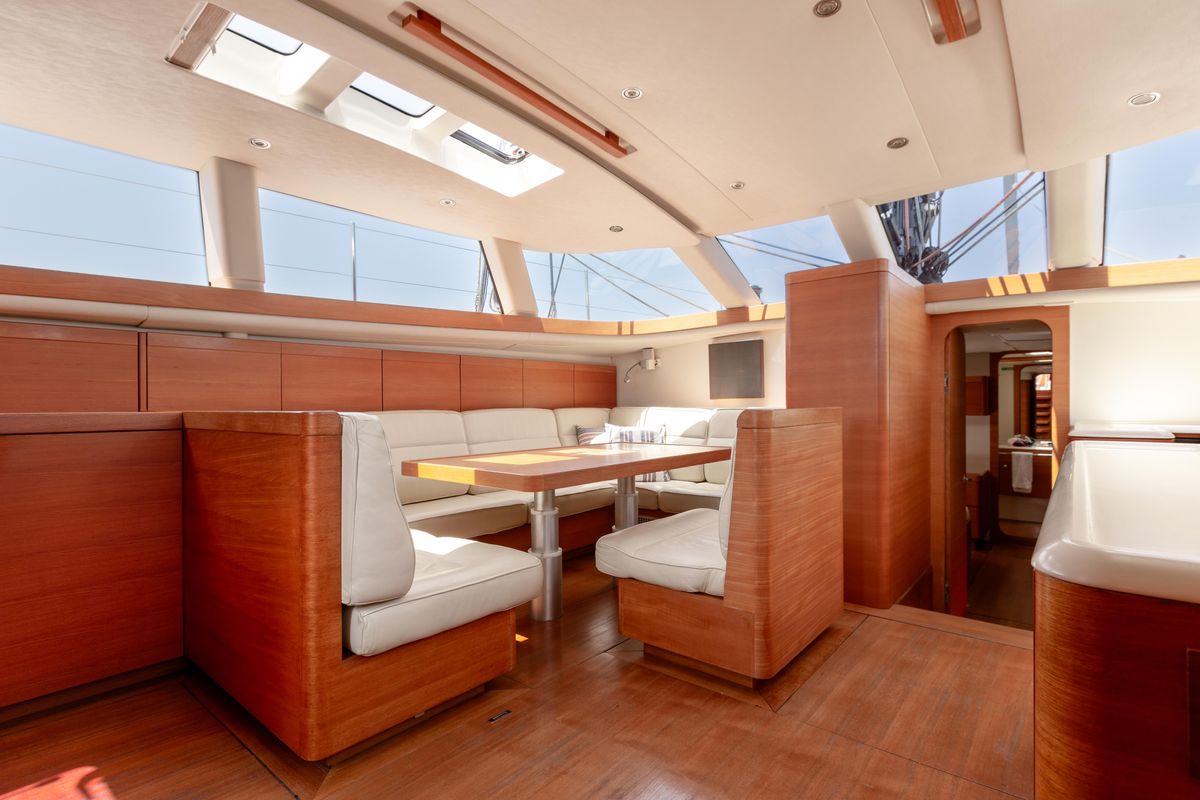 2009 Shipman 72 