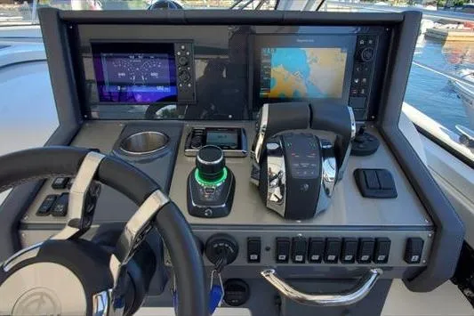  Yacht Photos Pics 2019 Cruisers Yachts 390 Express Coupe helm with navigation screens and controls.