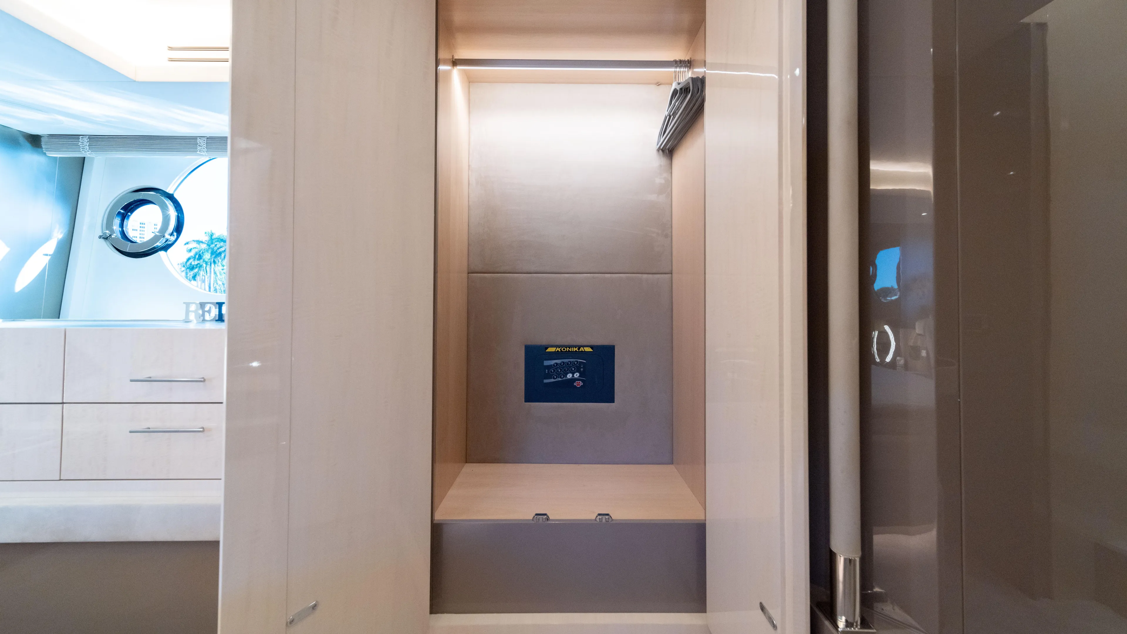 Classy Lady IV Yacht Photos Pics 