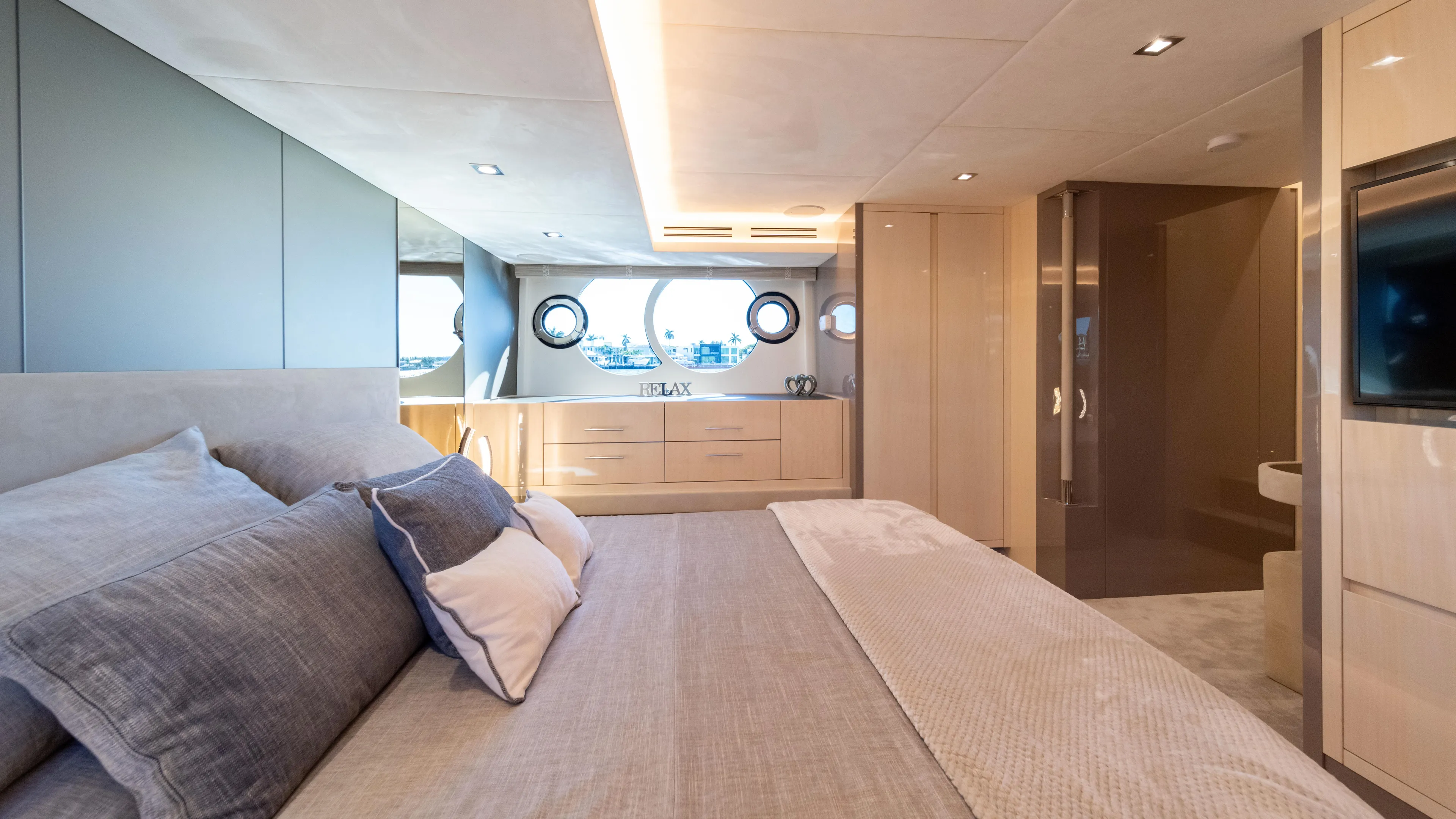 Classy Lady IV Yacht Photos Pics 