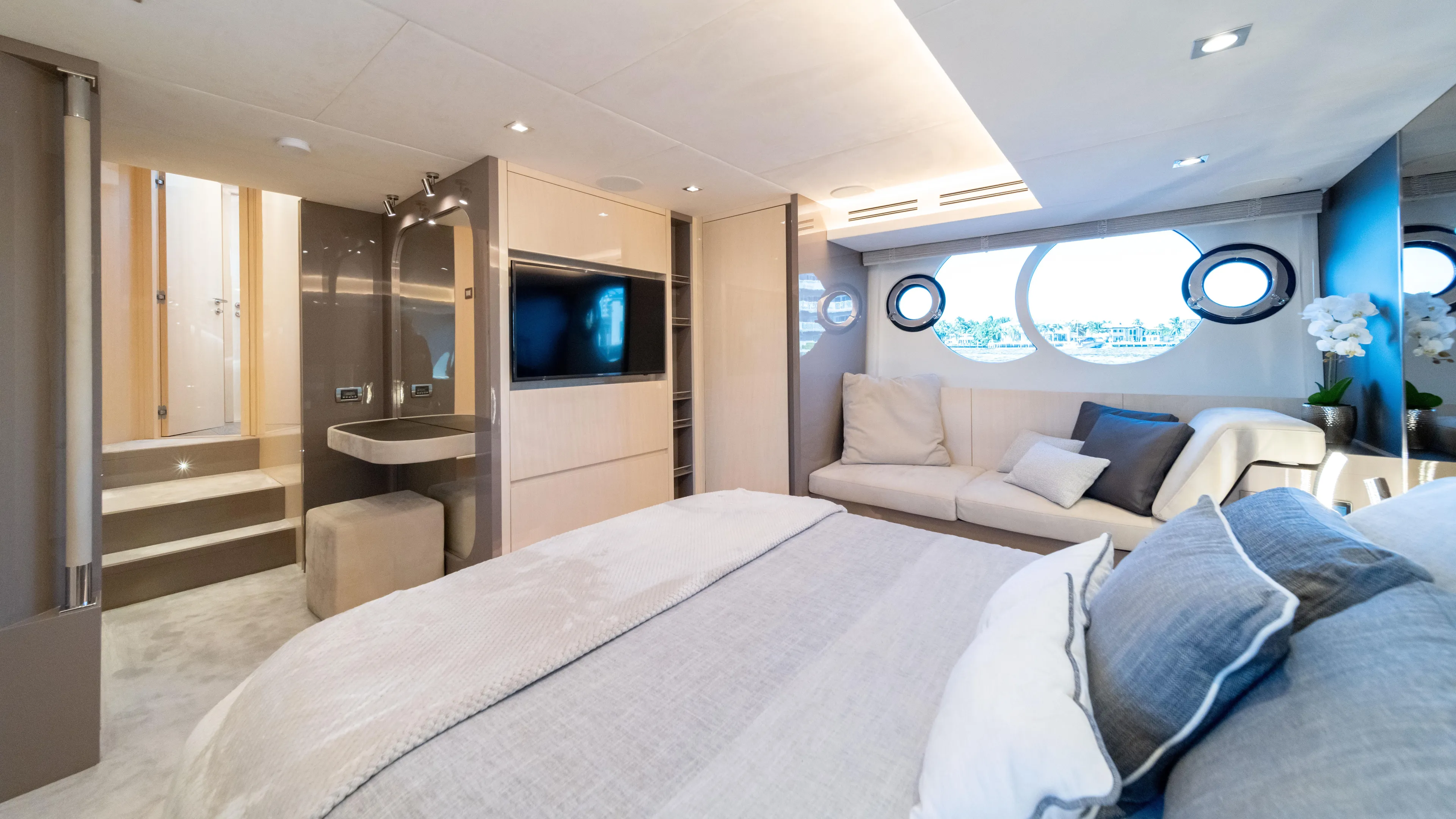 Classy Lady IV Yacht Photos Pics 