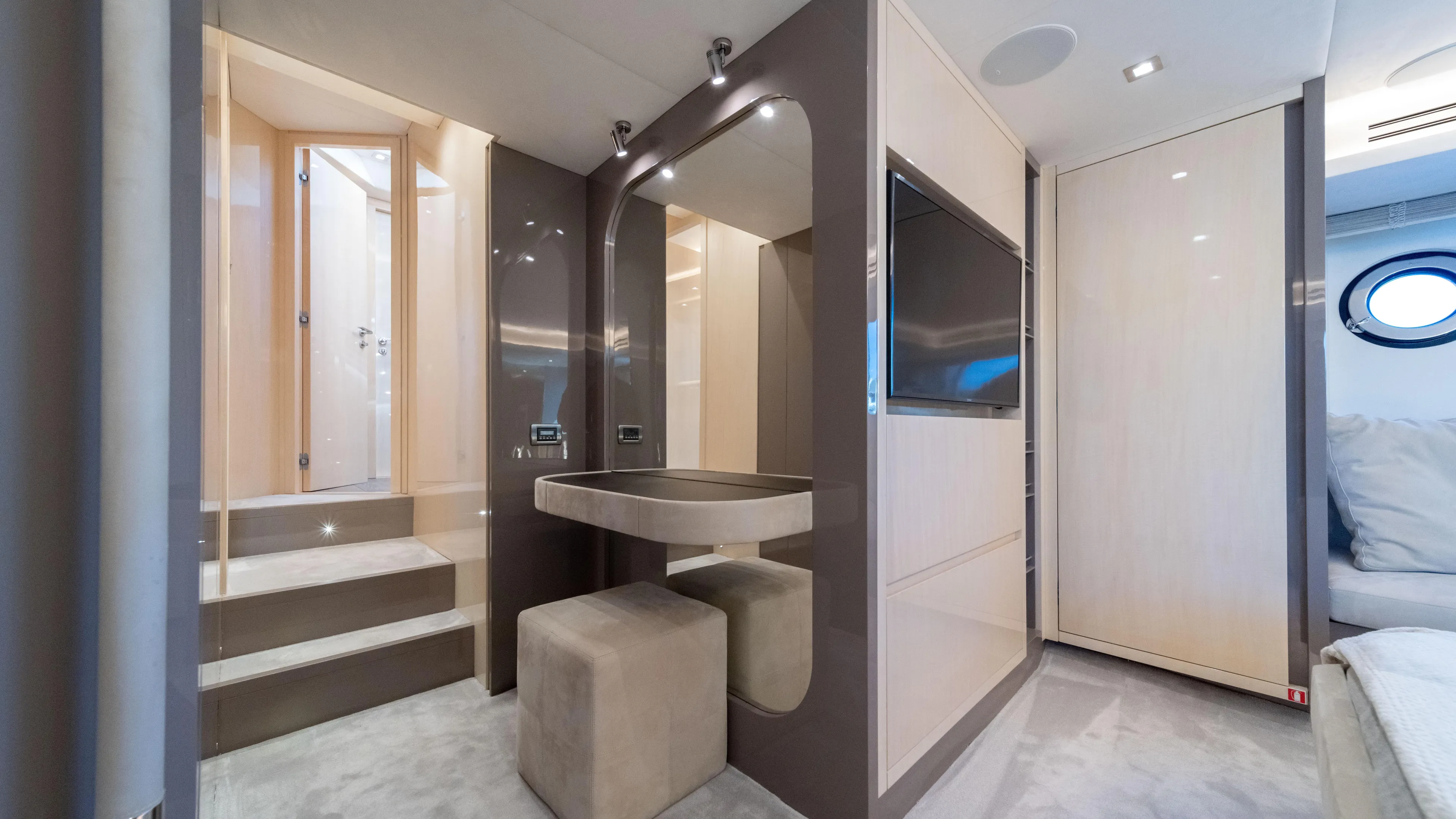 Classy Lady IV Yacht Photos Pics 