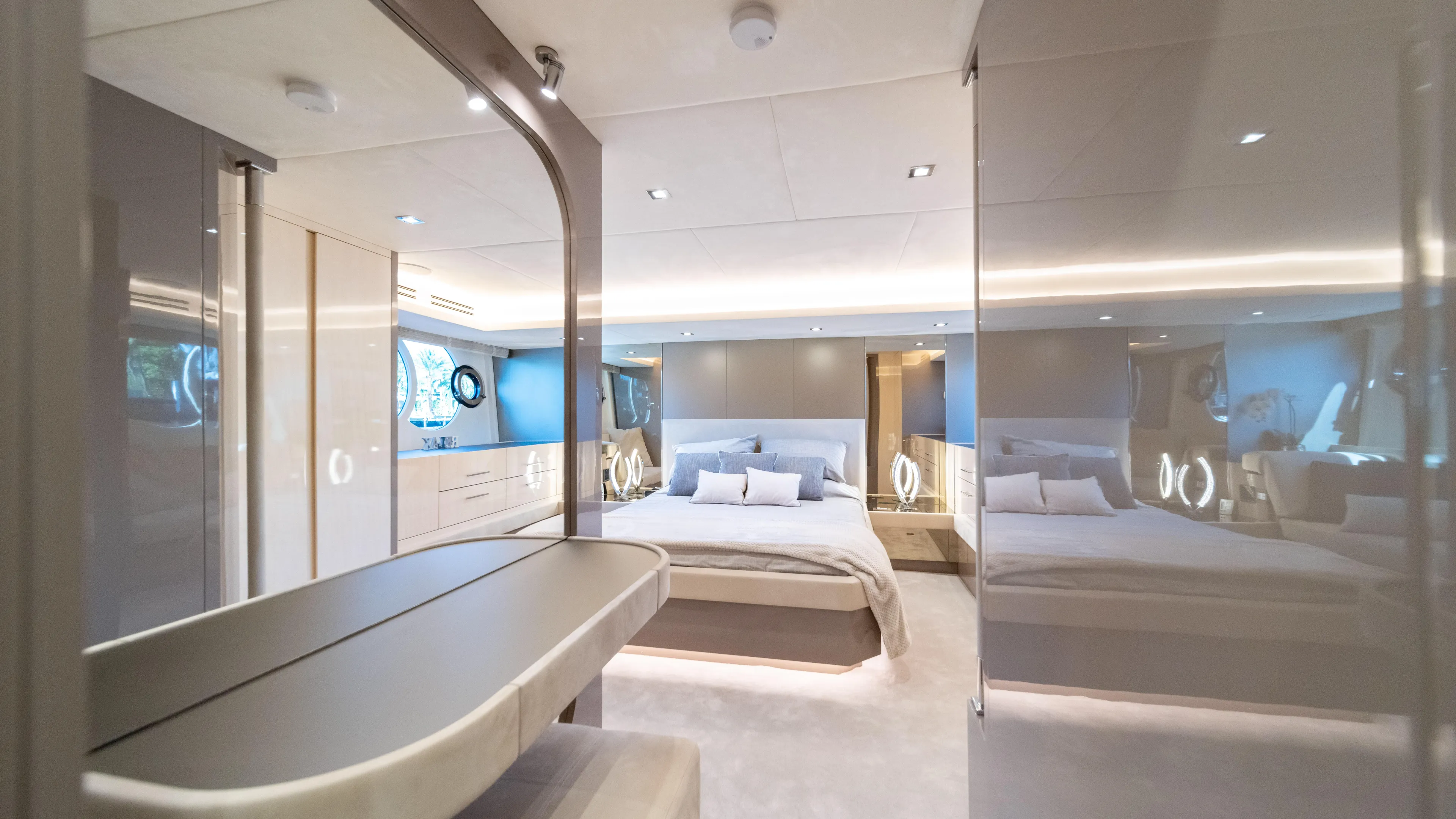 Classy Lady IV Yacht Photos Pics 