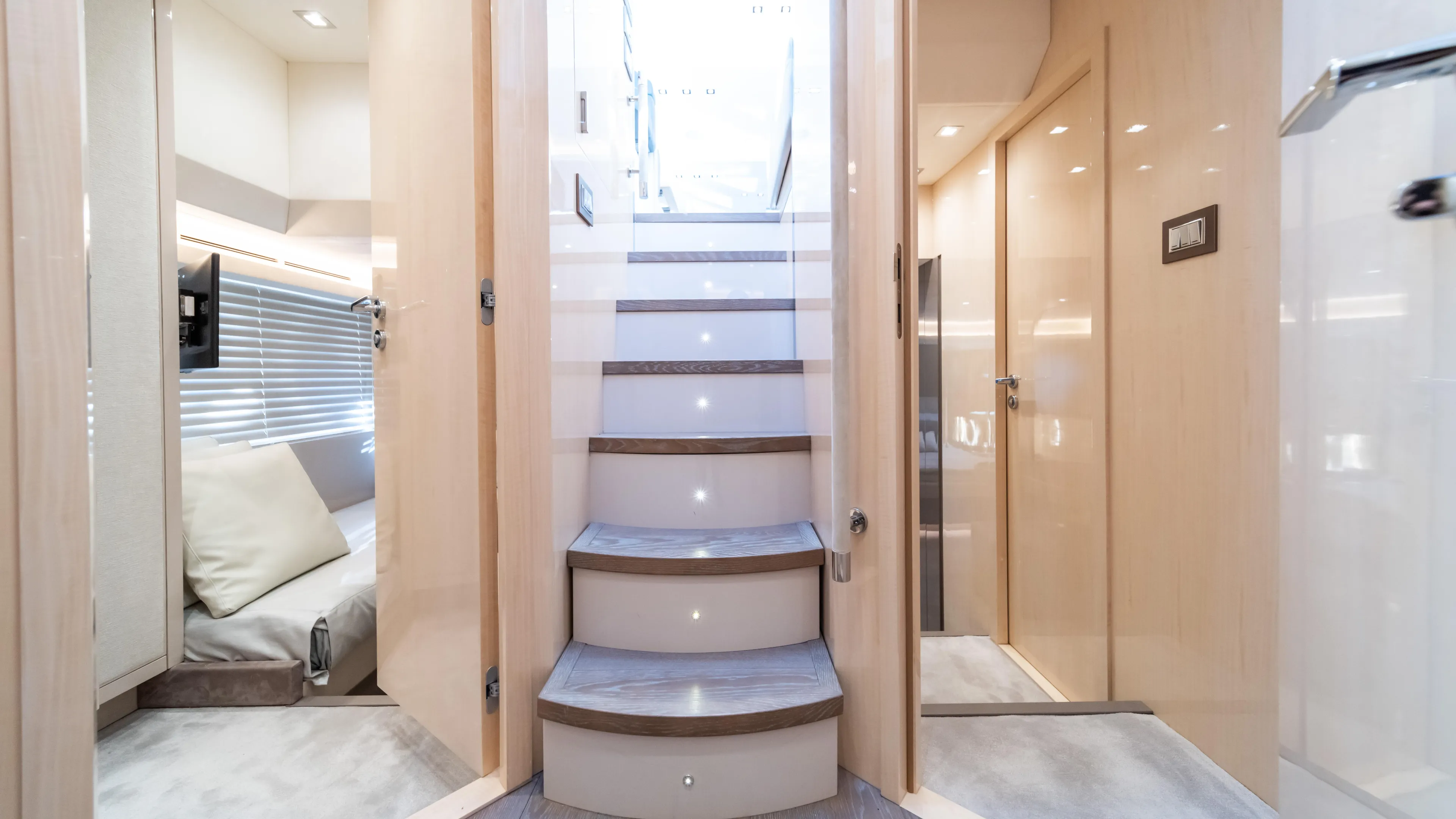 Classy Lady IV Yacht Photos Pics 