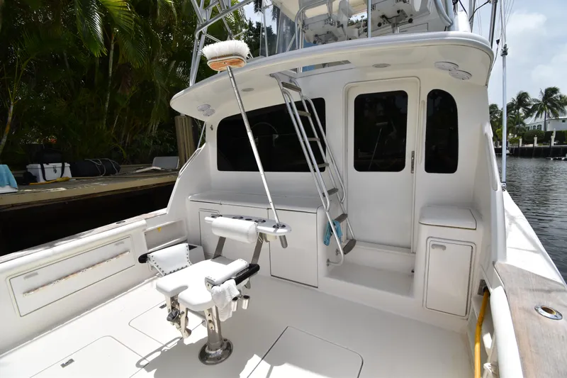  Yacht Photos Pics 2003 Ocean Yachts 48 Super Sport fishing deck with chair and ladder.