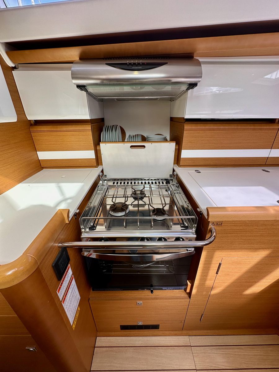 2014 Jeanneau 57 
