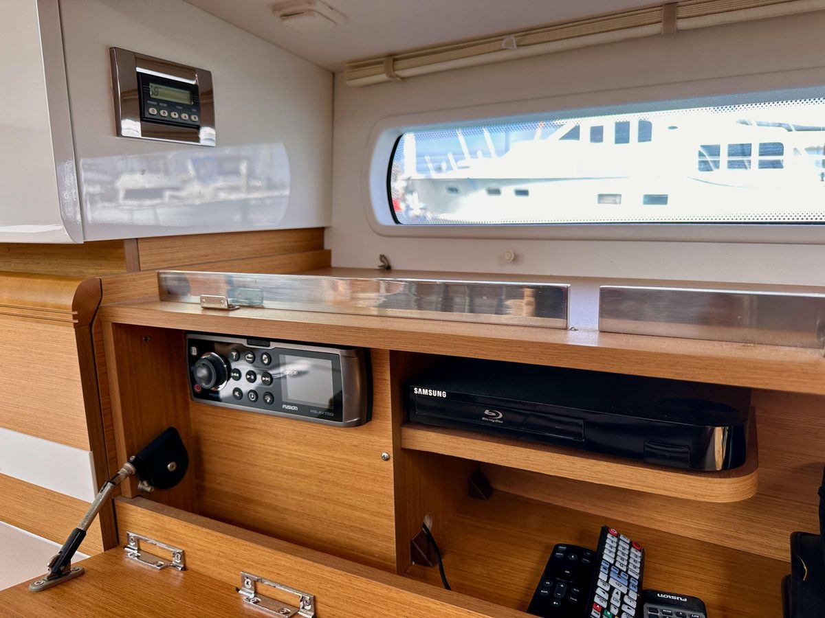2014 Jeanneau 57 