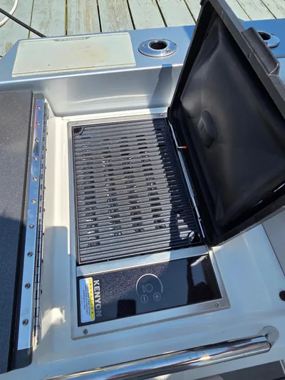  Yacht Photos Pics Built-in Kenyon grill on 2021 Formula 380 Super Sport Crossover OB boat deck.