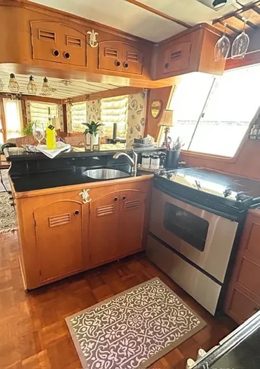 Spirit Of Adventure Yacht Photos Pics 