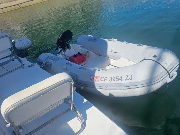 Captain's Quarters Yacht Photos Pics 