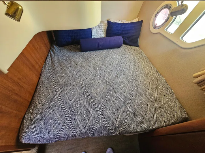 Captain's Quarters Yacht Photos Pics 