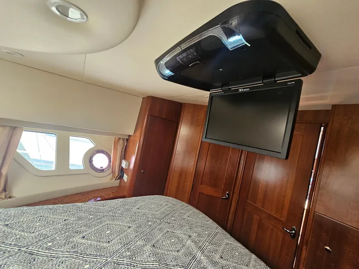 Captain's Quarters Yacht Photos Pics 
