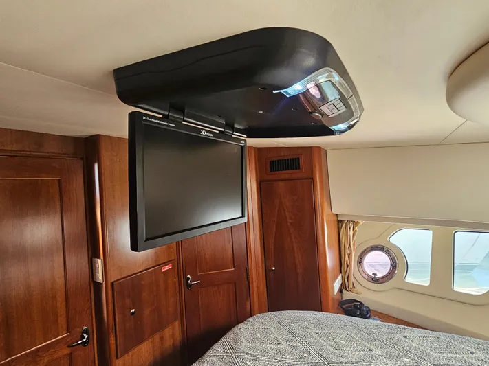 Captain's Quarters Yacht Photos Pics 