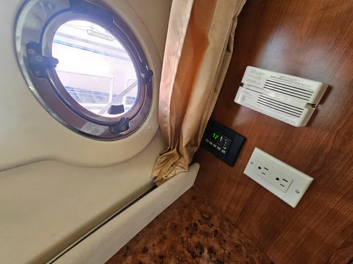 Captain's Quarters Yacht Photos Pics 