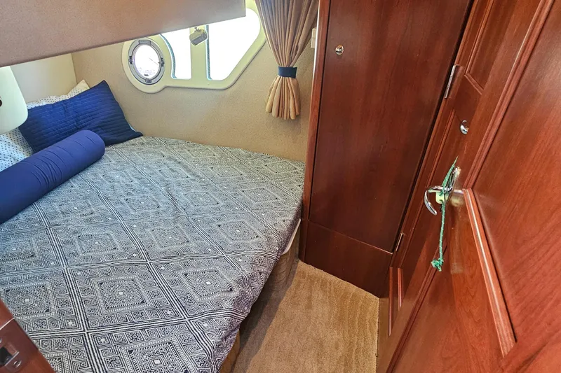 Captain's Quarters Yacht Photos Pics 