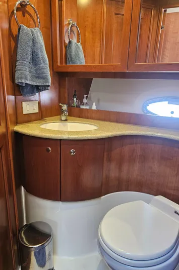 Captain's Quarters Yacht Photos Pics 