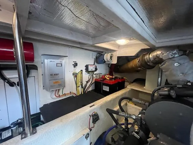 Captain's Quarters Yacht Photos Pics 