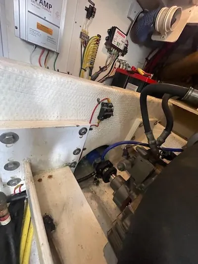 Captain's Quarters Yacht Photos Pics 