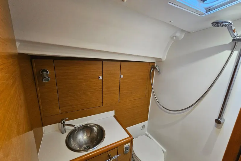 Urkab Yacht Photos Pics Bathroom interior of 2018 Jeanneau Sun Odyssey 449 yacht with sink and shower.