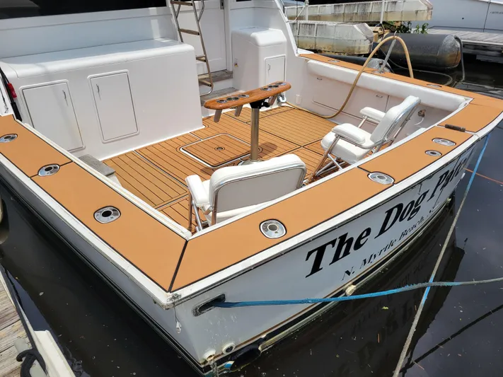 The Dog Patch Yacht Photos Pics 1990 Ocean Yachts 48 Super Sport boat deck with chairs and fishing rod holders.