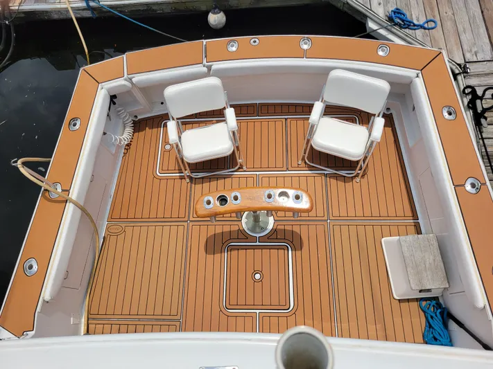 The Dog Patch Yacht Photos Pics 1990 Ocean Yachts 48 Super Sport deck with chairs and fishing rod holders.