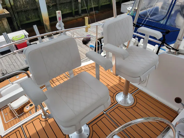 The Dog Patch Yacht Photos Pics Luxury seating on 1990 Ocean Yachts 48 Super Sport boat deck.