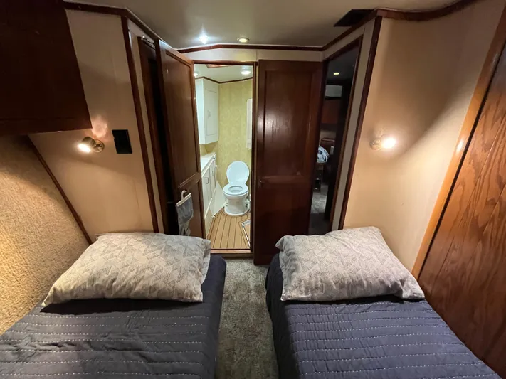 The Dog Patch Yacht Photos Pics Interior of 1990 Ocean Yachts 48 Super Sport with twin beds and bathroom.