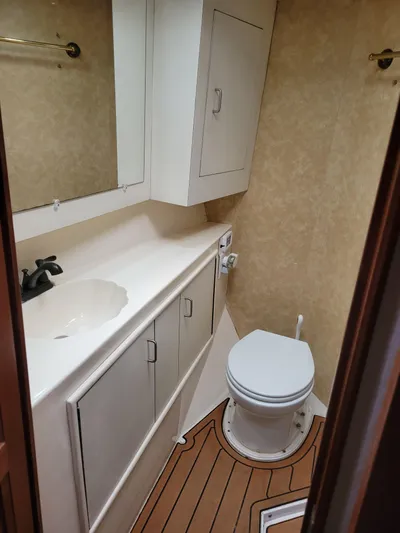 The Dog Patch Yacht Photos Pics Bathroom interior of 1990 Ocean Yachts 48 Super Sport with sink and toilet.