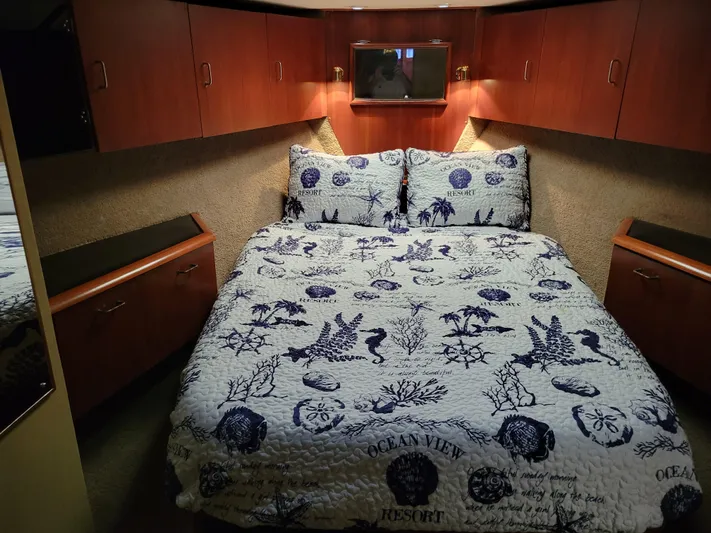 The Dog Patch Yacht Photos Pics Cozy bedroom in 1990 Ocean Yachts 48 Super Sport with nautical-themed bedding.