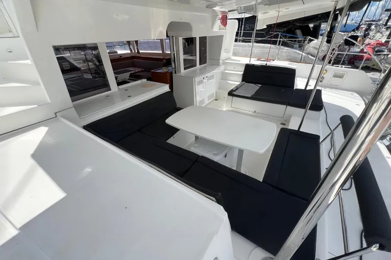 Take It Easy Yacht Photos Pics Spacious 2018 Lagoon 450 F yacht cockpit with comfortable seating and dining area.