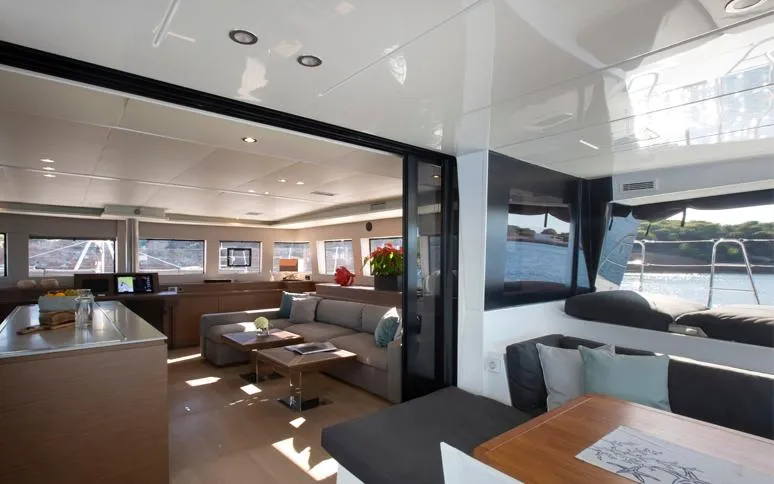 Phantom Yacht Photos Pics 