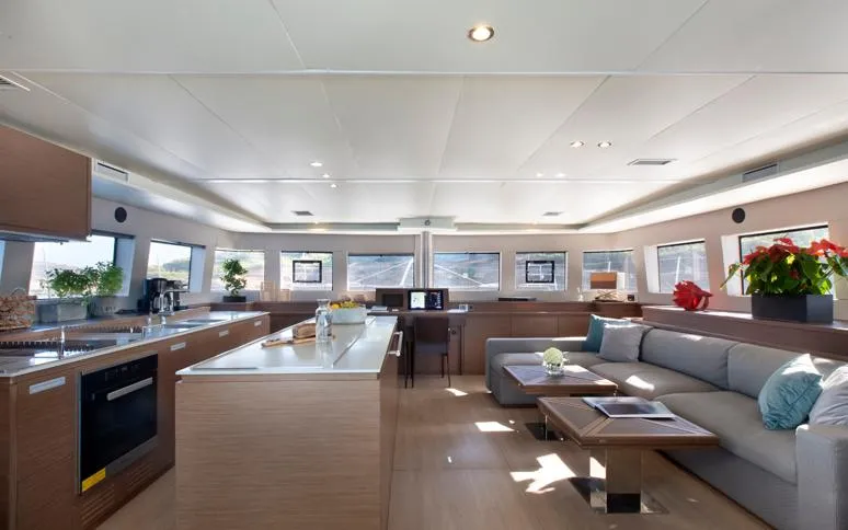 Phantom Yacht Photos Pics 