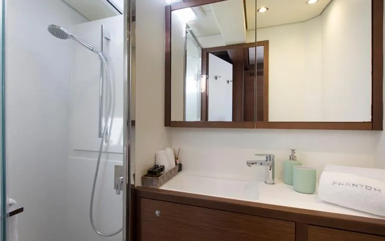 Phantom Yacht Photos Pics 