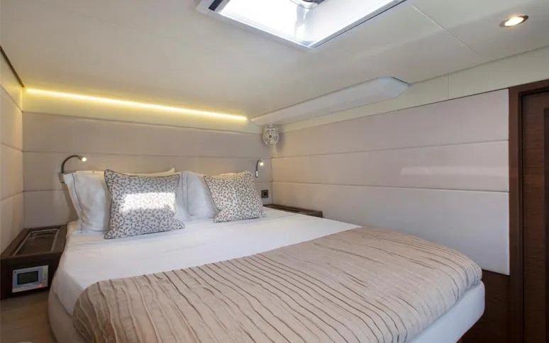 Phantom Yacht Photos Pics 