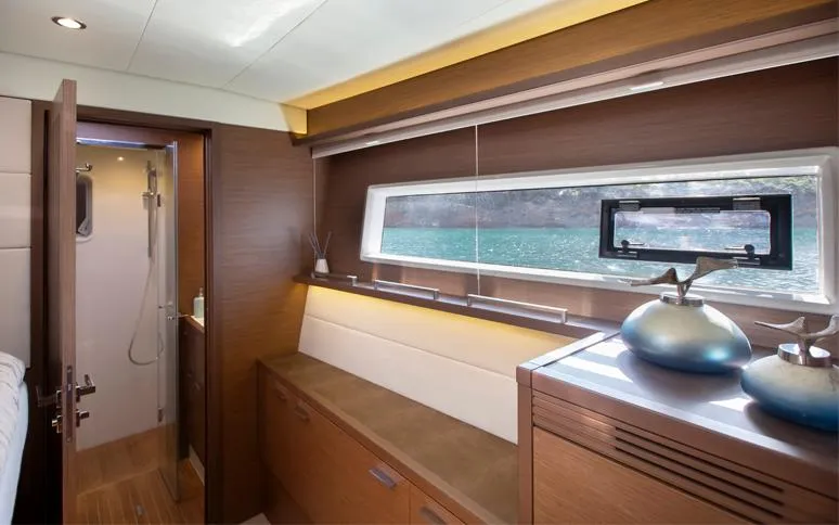 Phantom Yacht Photos Pics 