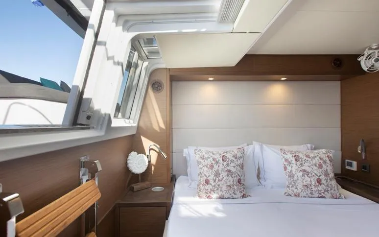 Phantom Yacht Photos Pics 