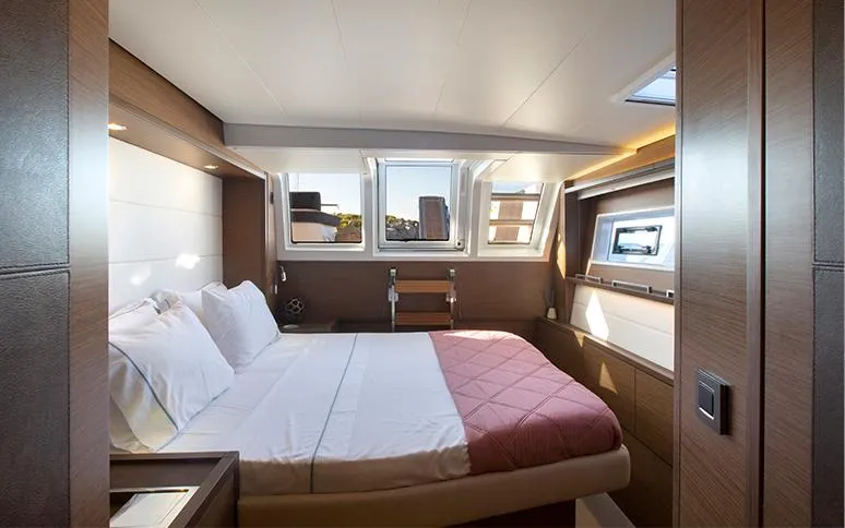 Phantom Yacht Photos Pics 